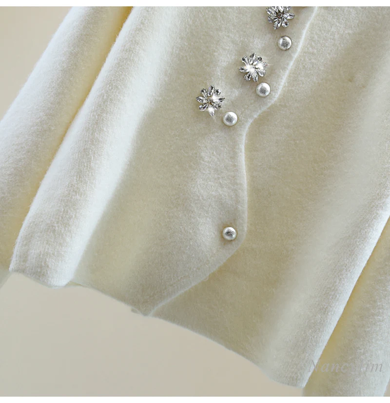 Женское трикотажное пальто с длинными рукавами и вышивкой бисером