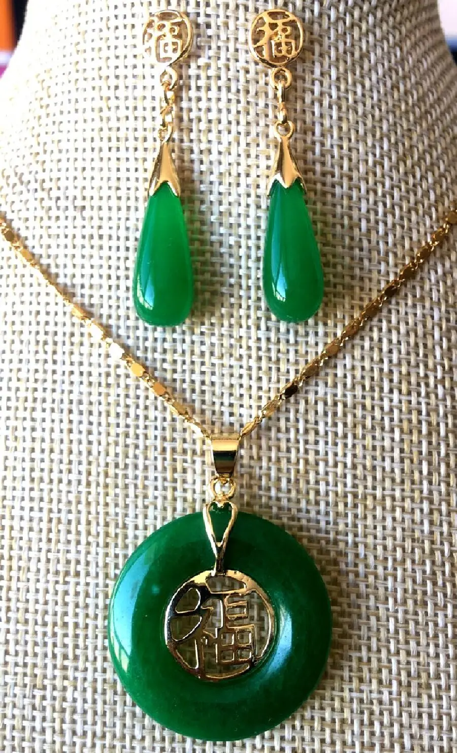 

Natural green Jade Earrings Pendant Necklace Set For women Jewelry free chain