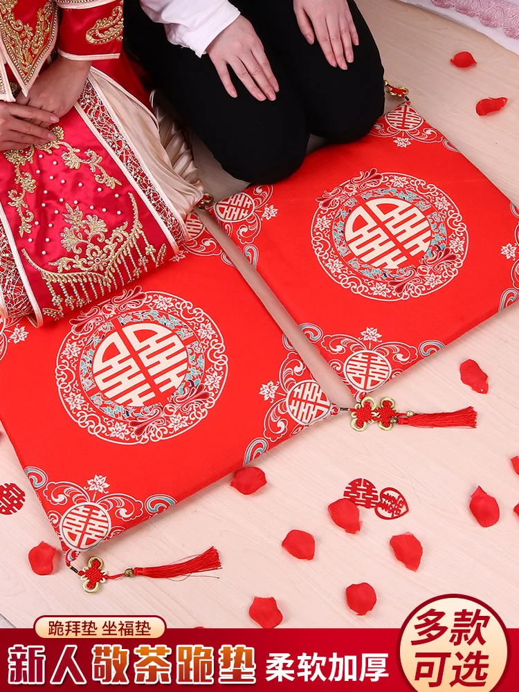 

Wedding bride and groom toasting tea kowtow cushion wedding sitting blessing cushion newcomer changed his mouth to worship props