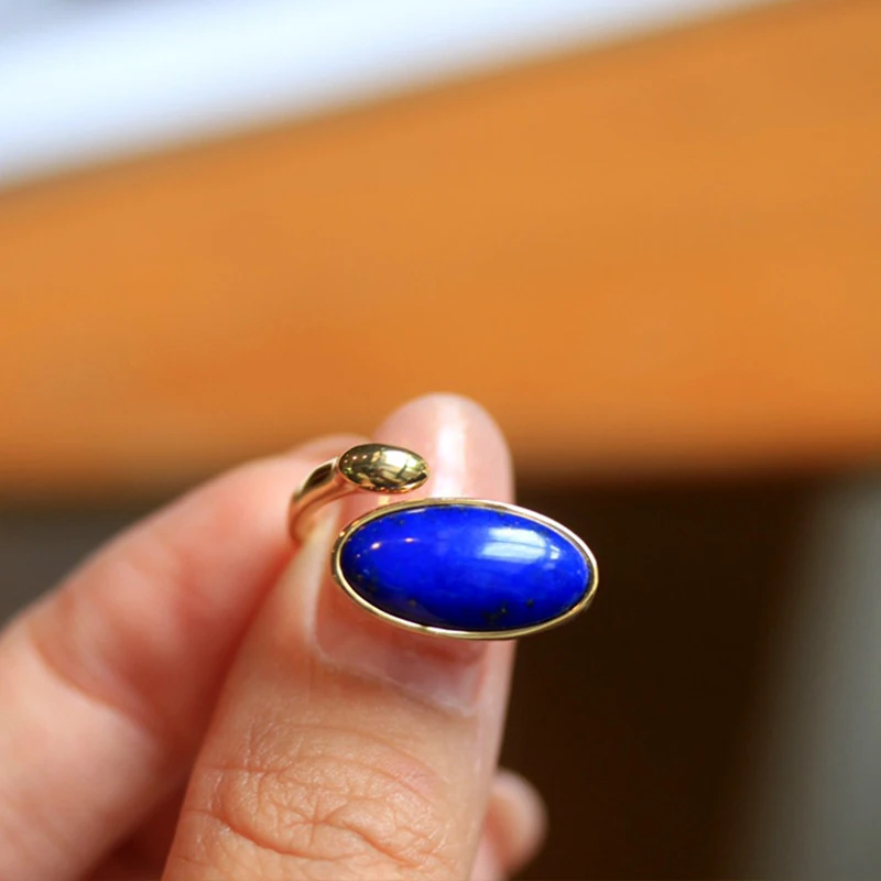 Женское кольцо из серебра 925 пробы с лазуритом