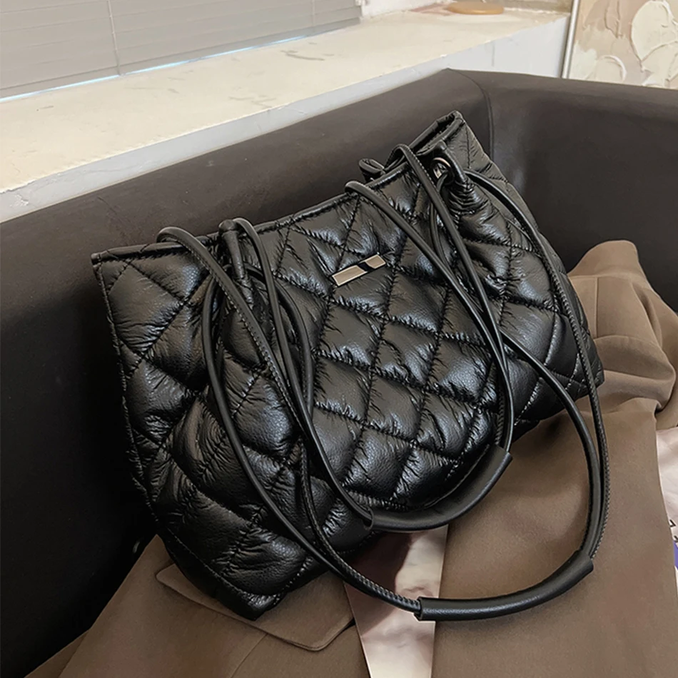 

Vintage Fabric Big Quilted Soft Shoulder Bag for Women 2022 Spring Crossbody Bag Padded New Fashion Trendy Brand Female Handbags