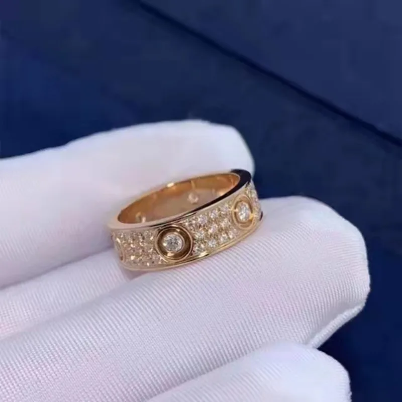 

Originally-designed women's fashionable luxury high-end ring jewelry with box can be given as gifts to relatives and friends