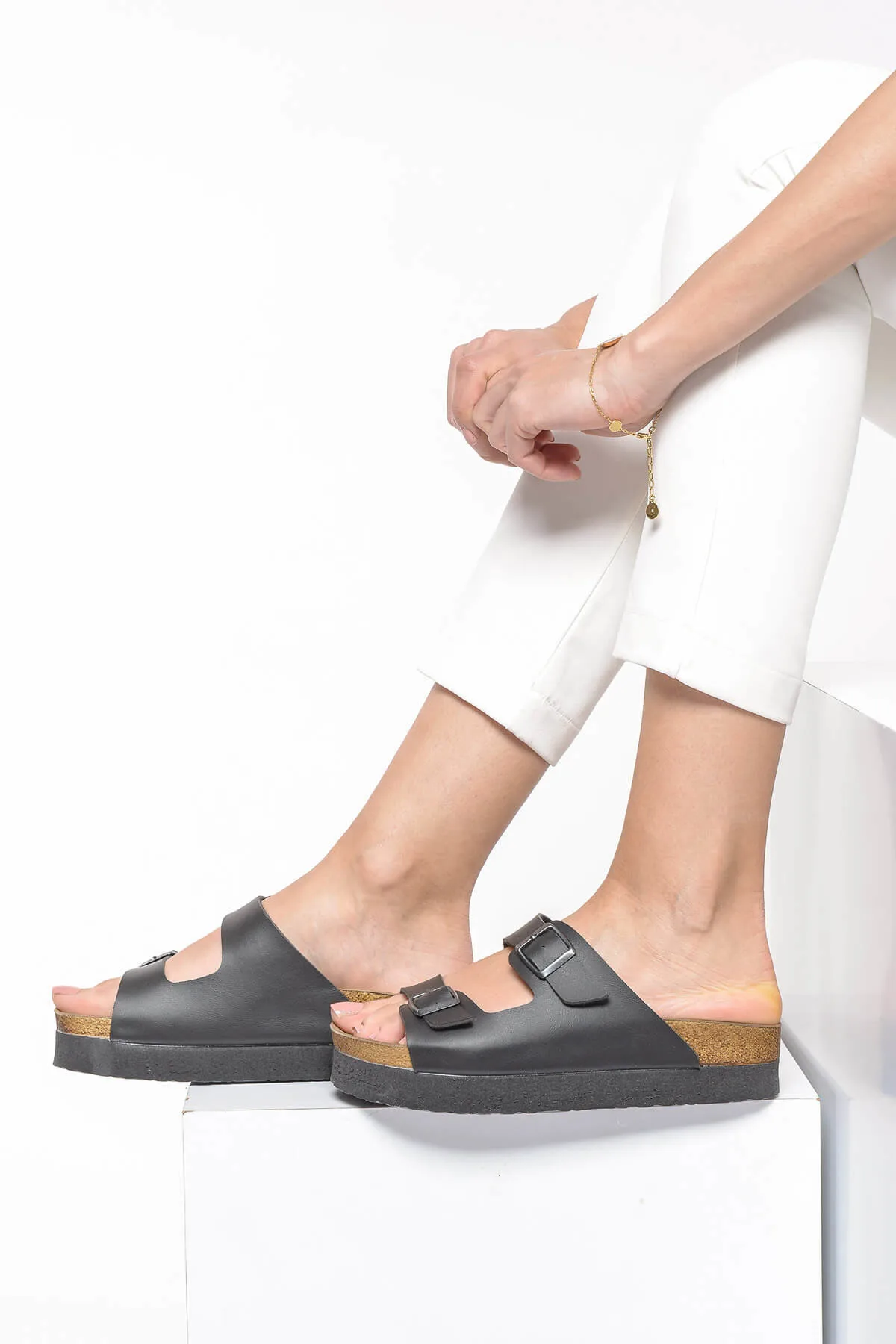 

Black Women 'S Slippers 18Y 309