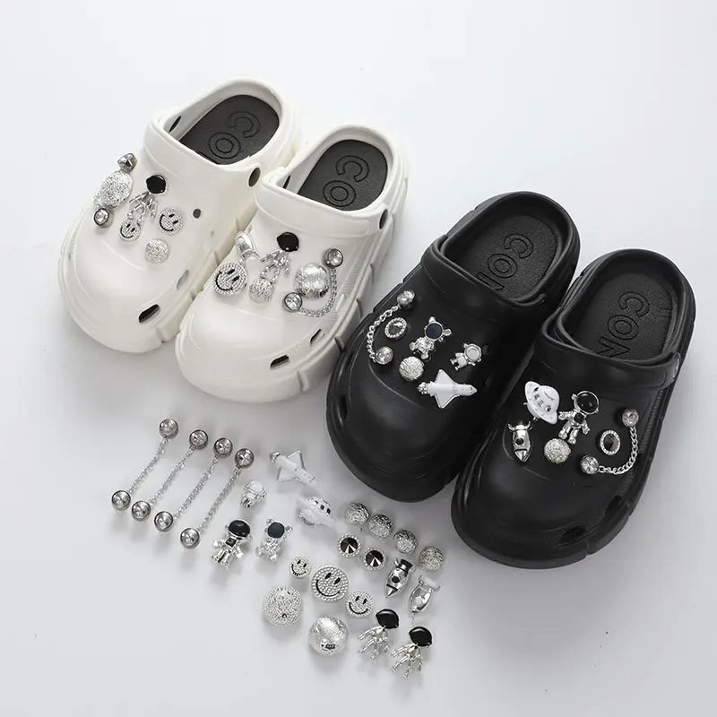 Hot Sale 12Pcs/Set Trendy Rhinestone Croc Charms Designer Diy Shoes Decaration Accessories Silver Astro Alien Metal Accessories
