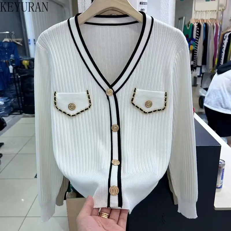

2022 Autumn New Chain Button V-neck Knitted Cropped Cardigan Women's Korean Style Long Sleeve Top Single Breasted Sweater Coat