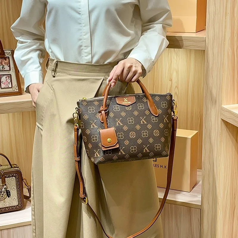 Женская Роскошная Брендовая Большая Сумка С Подсветкой Просторная На Плечо Для