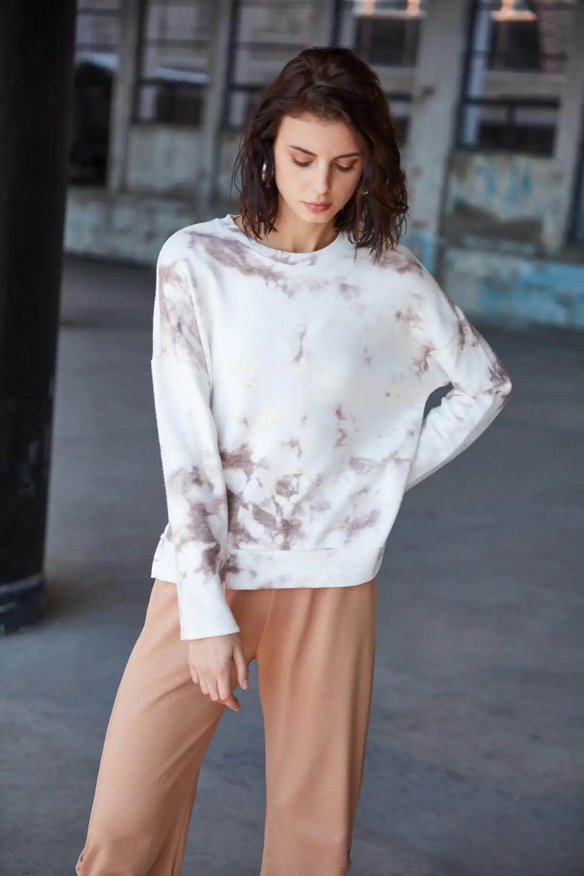 

Trendyol Batik Patterned Knitted Sweatshirt TWOAW22SW2231