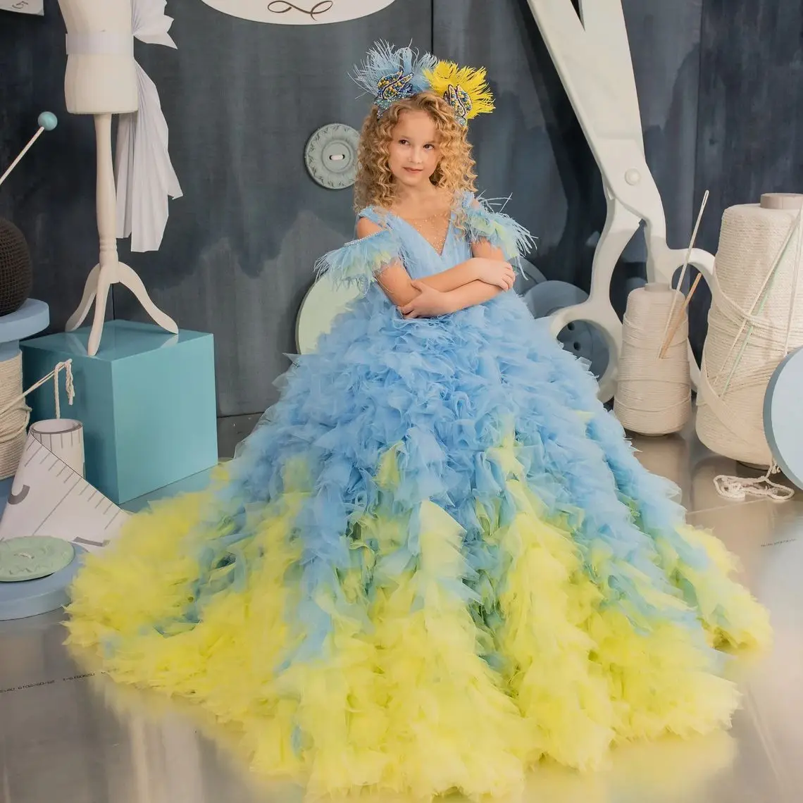 

Ombre Blue and Yellow Flower Girl Dresses For Wedding Kids Party Girls Pageant Dresses Princess Feather Baby Prom Gowns