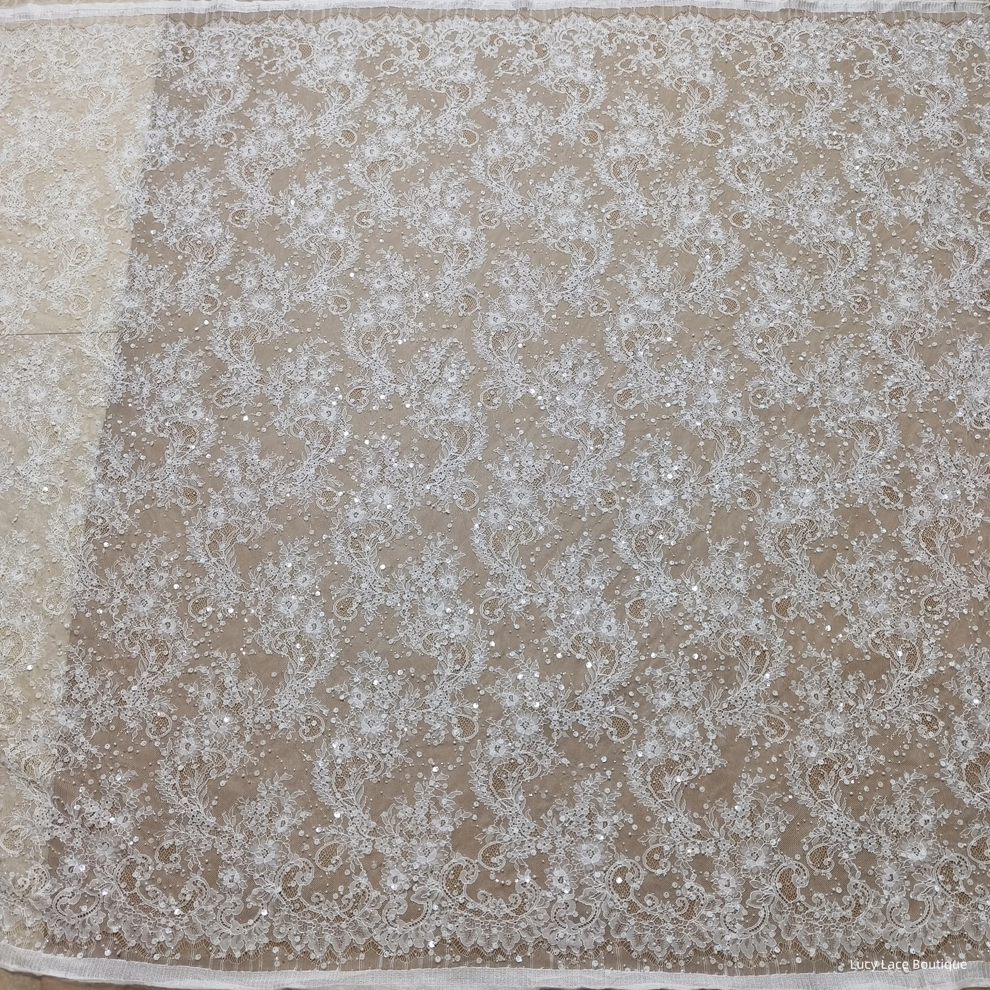Французское кружево Шантильи с бусинами и блестками Ширина 1 5 м длина 3 белое для