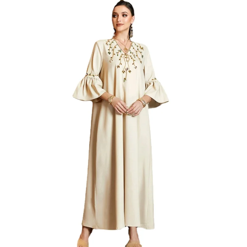 

Muslim Woman Dress V-Neck Floral Embroidery Rhinestone Flare Sleeve Elegant Casual Loose Party Robe Dresses For Prom