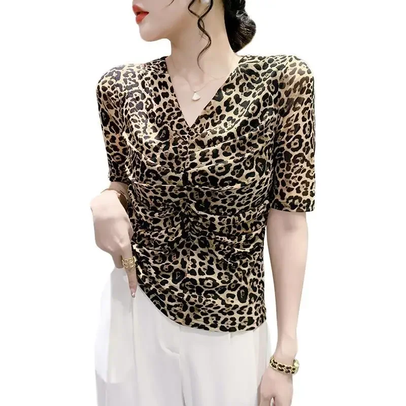 Модная футболка с v-образным вырезом и короткими рукавами принтом лето 2023 новый