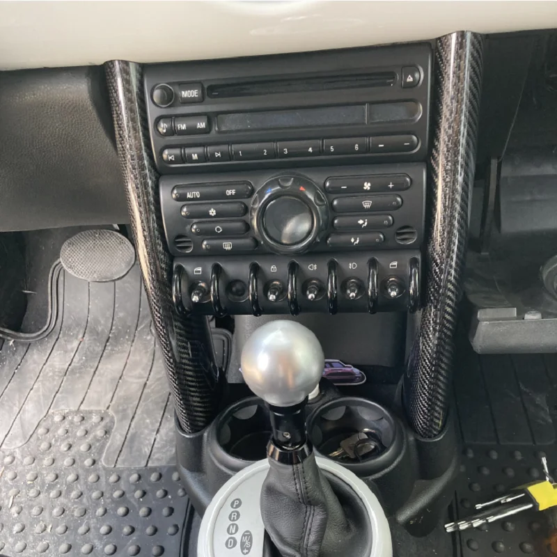 Отделка центральной консоли из углеродного волокна для Mini R53 глянцевая черная