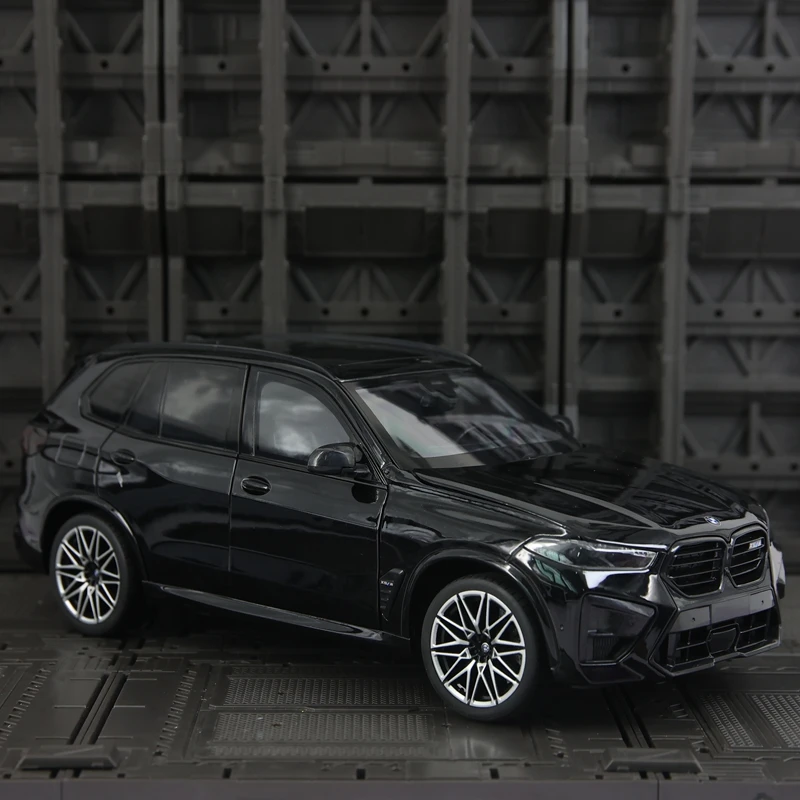 Фото 1:18 моделирование автомобиля из сплава BMW X5M, четырехдверные двери, передний капот и дверь багажника, можно открыть, богатые детали, тонко изготовлены №3