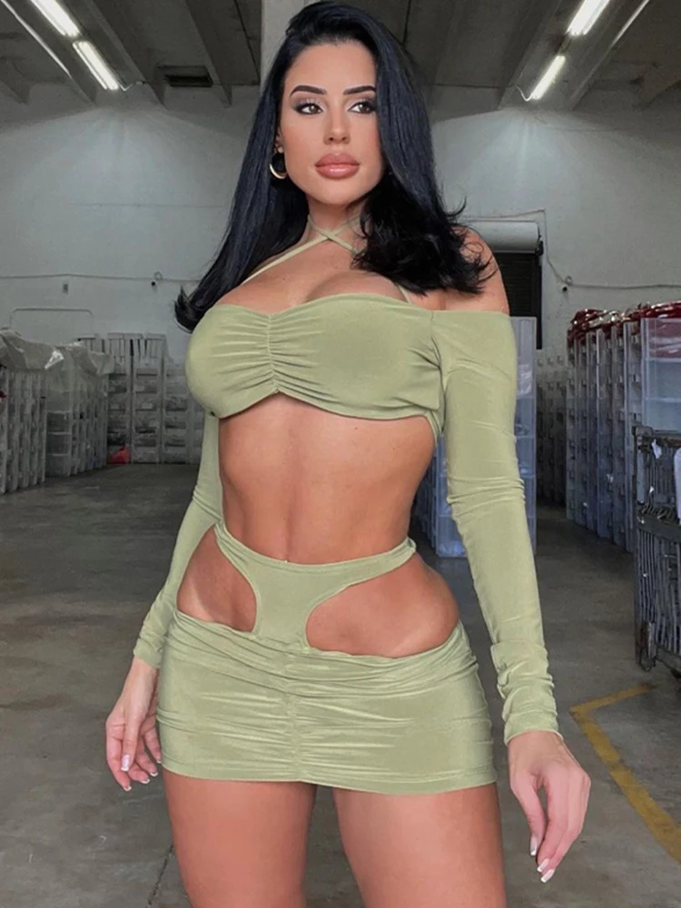 

Женский спортивный костюм из двух предметов, укороченная футболка с открытой спиной и длинным рукавом и юбка мини с рюшами и высокой талией,...