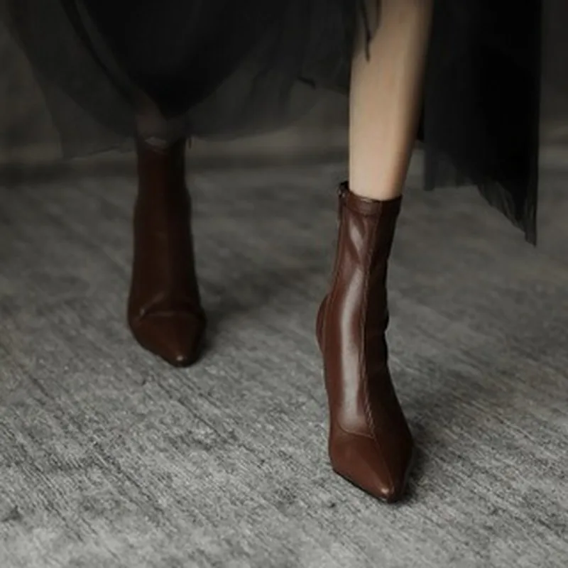 Модельные туфли на высоком каблуке черные ботинки с острым носком Модные