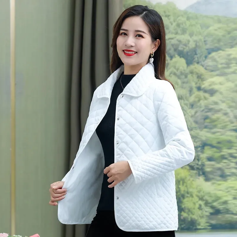 Женская короткая хлопковая куртка в клетку с бриллиантами