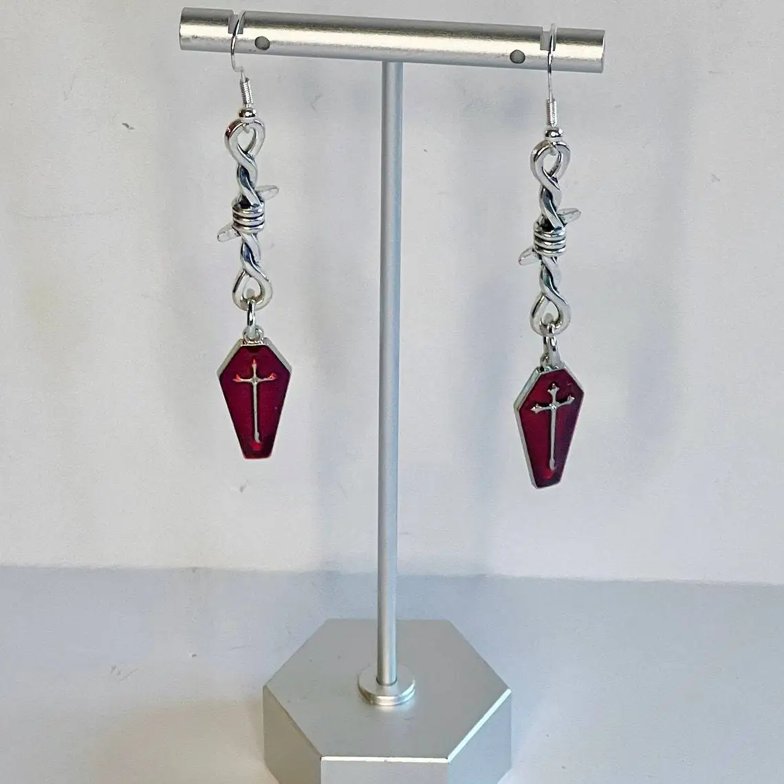 Yk2 Подвесные серьги в виде красного гроба Креста меча шипов загадочная