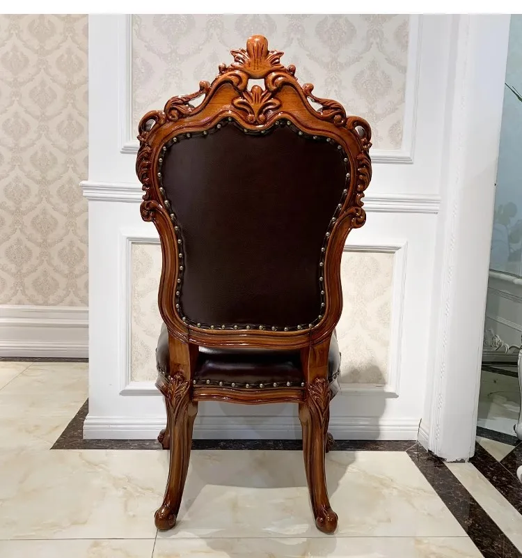 Рисунок 4 - Круговой обеденный стол и стул из цельного дерева