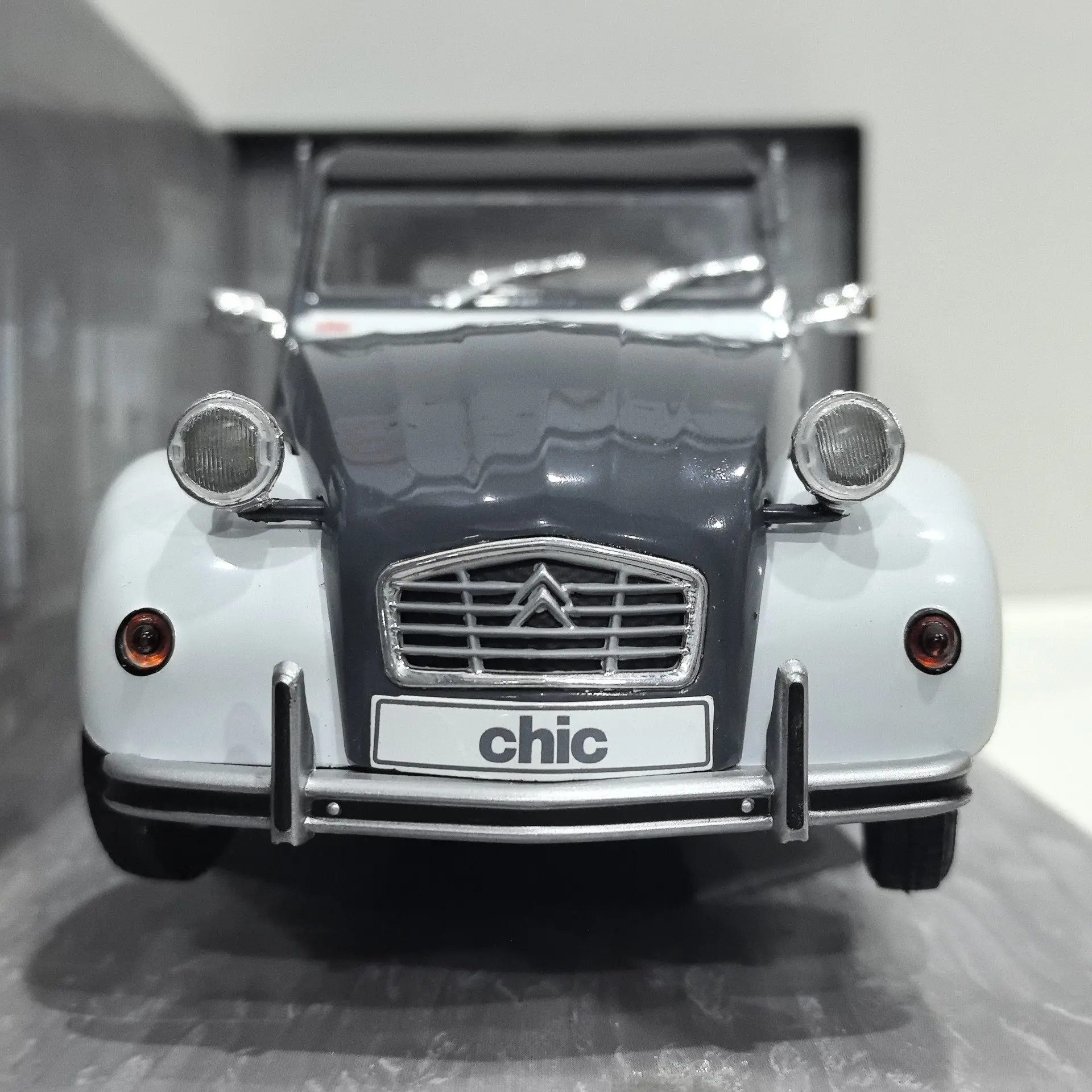 Фото Масштабная модель автомобиля SOLIDO 1:18 2CV6 CHIC M7M2 из сплава №5