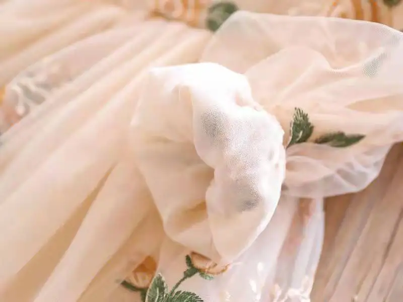 Демисезонное платье с длинным рукавом для девочек детское сказочное вышивкой