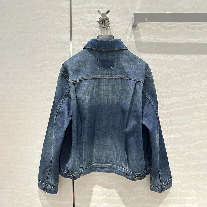 Женская джинсовая куртка с длинным рукавом металлической пряжкой