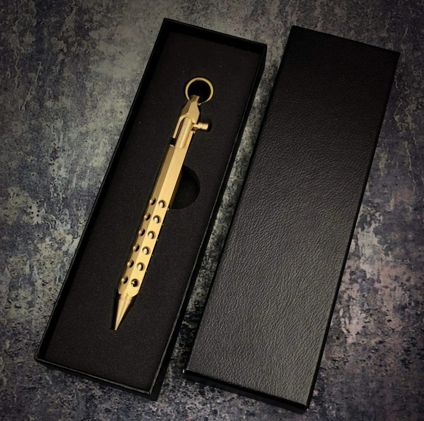 

Outdoor Survival EDC tool Pen self-defense gear Six-Edge Solid Brass Pen Bolt Action Pen Portable Tactical Gear badget