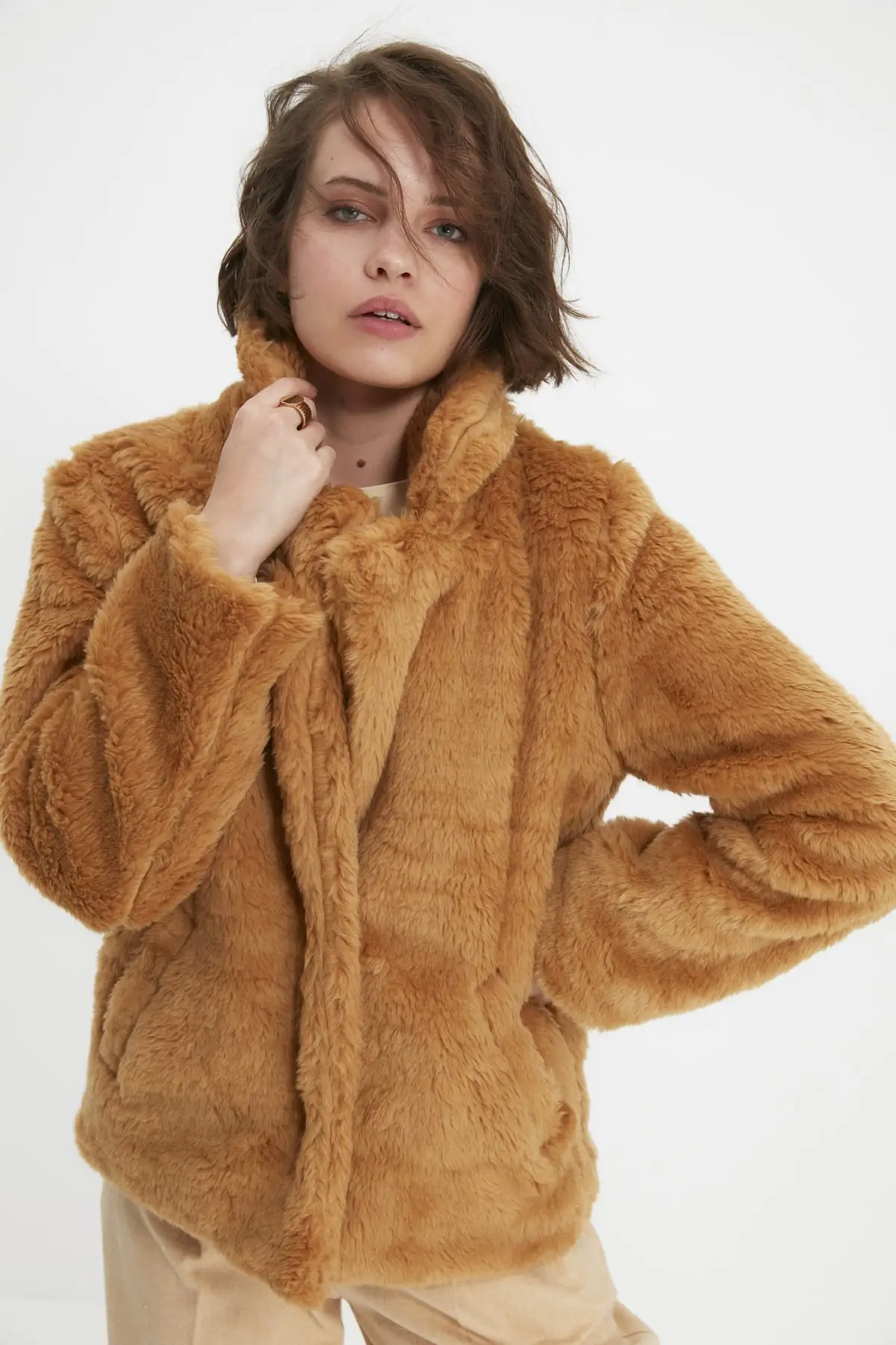 

Trendyol Plush Coat TWOAW22MO0473