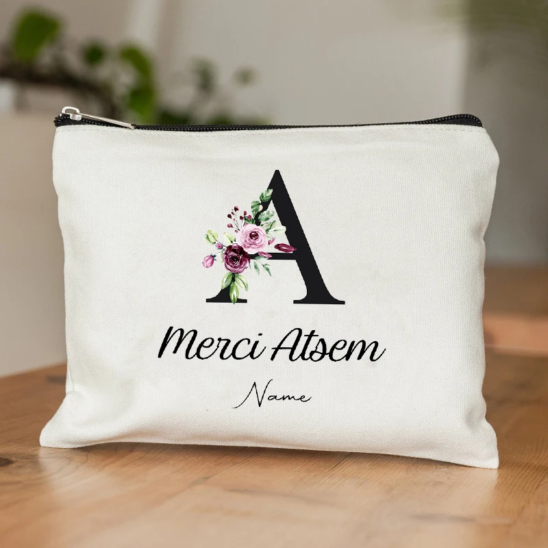 Косметичка с цветочными буквами на заказ подарок выпускной для учителей пенал