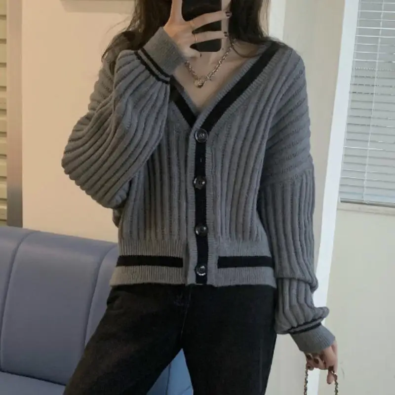 

2022 V-neck Patchwork Women Cardigan Slim Knitted Single Breasted Outwear Chic Crop Top Casual Korean Style Soft Warm D24