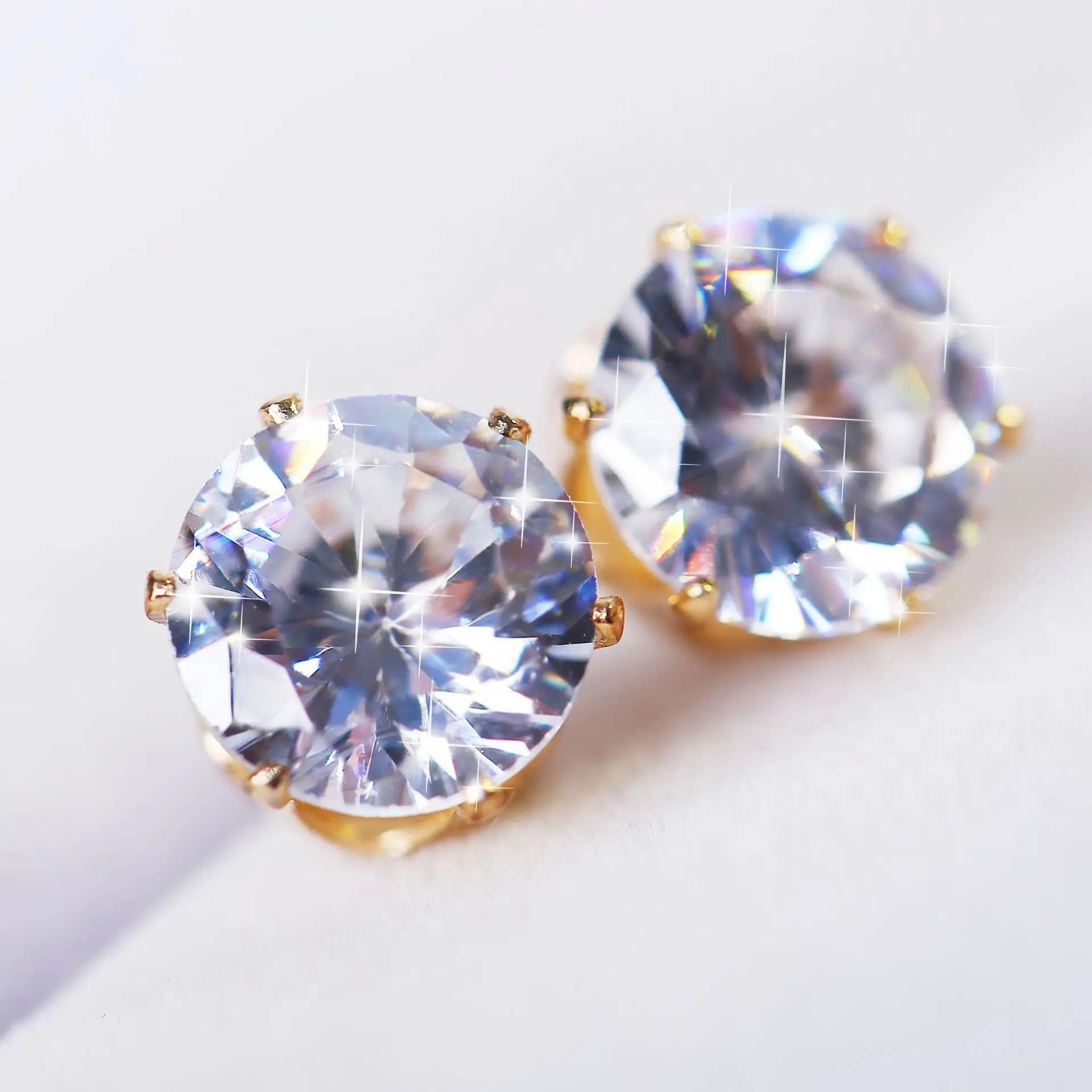 

Fashion Shiny Sparkling Crystal Rhinestone Stud Earrings For Women Ladies Hot Sales Elegant Jewelry Accessories