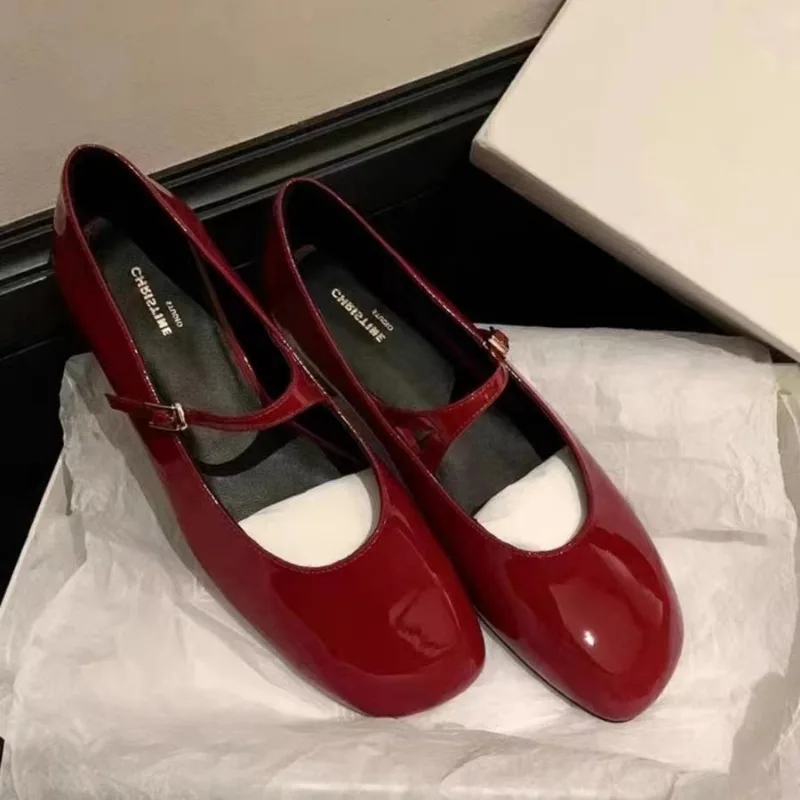 

Женские кожаные туфли на плоской подошве, с квадратным носком