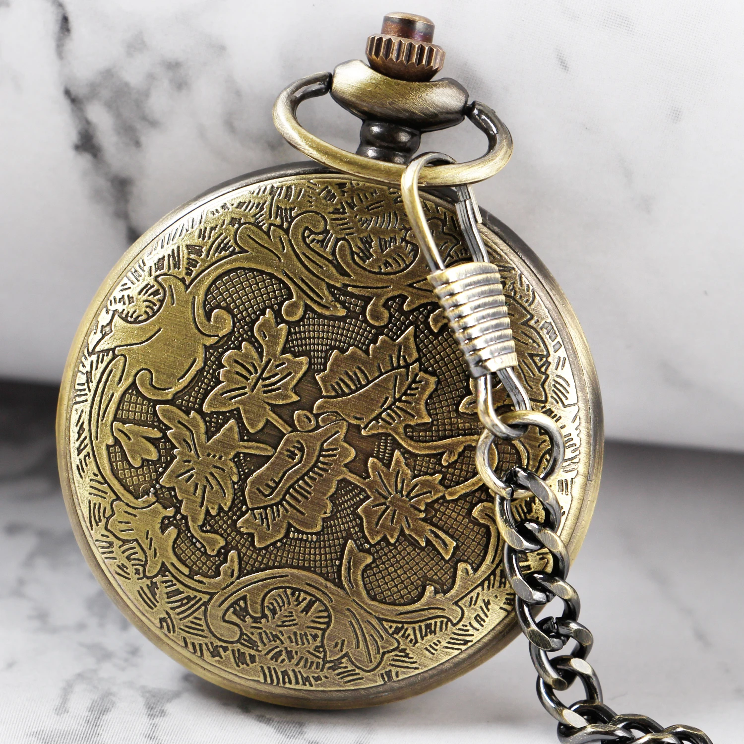 Рисунок 4 - Изысканные карманные часы Wolfhead с резьбой