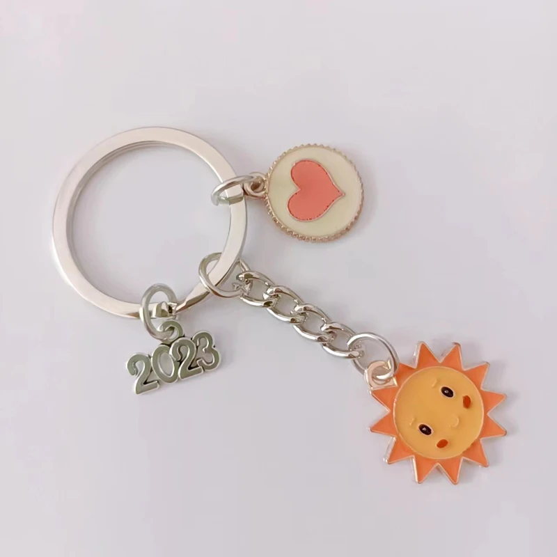 

2023 Love Sunflower Key Chain Men and Women Jewelry Gift Key Chain