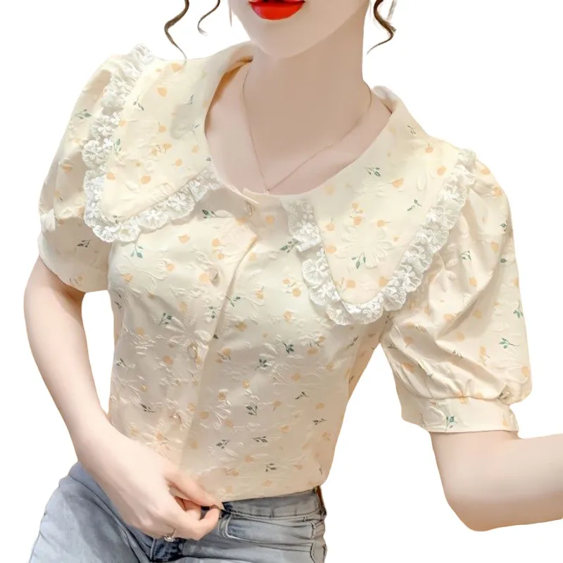 Женская блузка с коротким рукавом отложным воротником и пуговицами