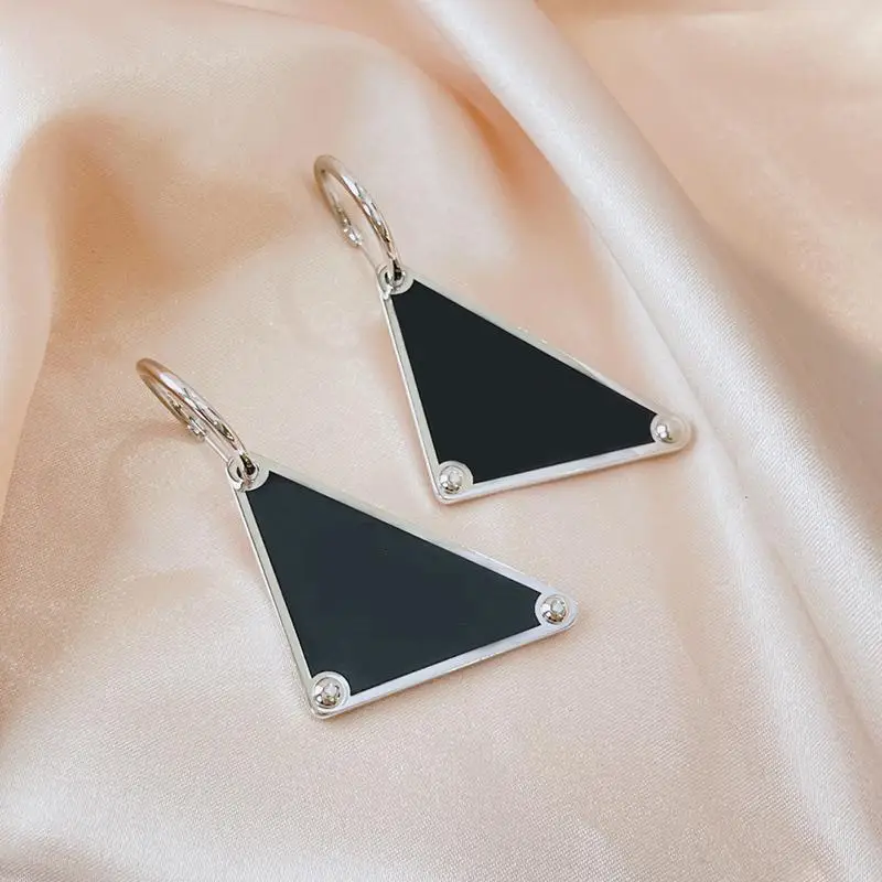 

2022 Trend Triangle Earrings For Women Luxury Charms Elegant Fashion Stud Earrings Jewelry For Women Holiday Gifts Dating Gift