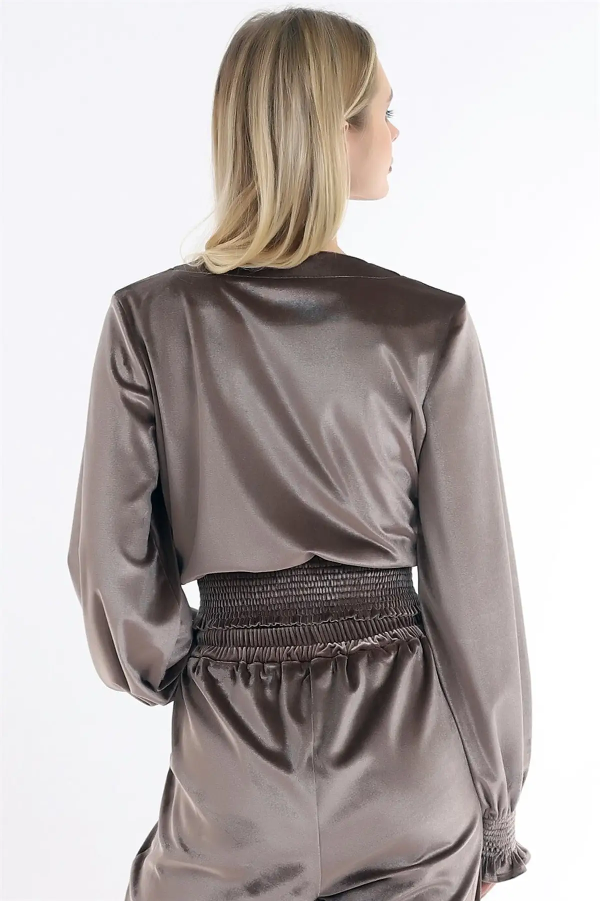 Рисунок 6 - Женская стильная бархатная блуза