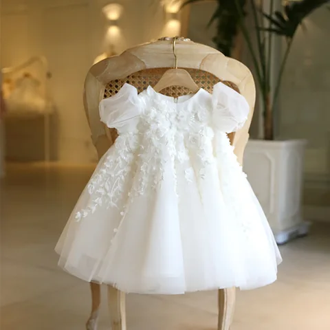 Цветочное белое свадебное платье для девочек, кружевные бальные платья с лепестками для младенцев, детское официальное платье-баллон для крещения, элегантная одежда