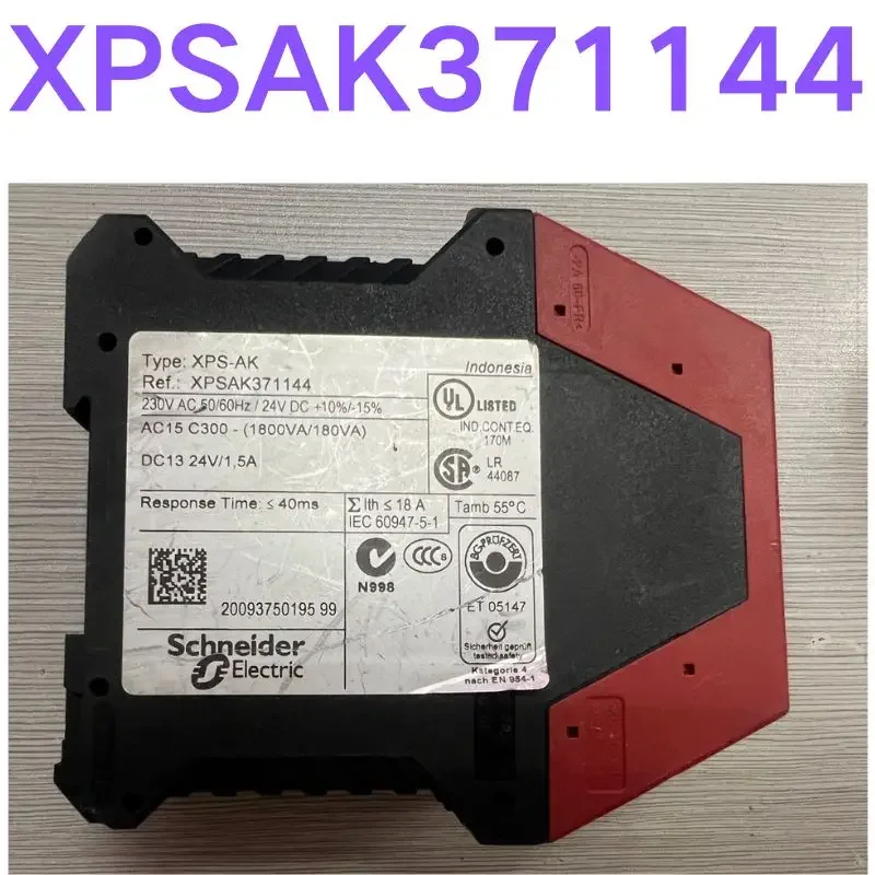 Б/у тест ОК Реле безопасности XPSAK 371144