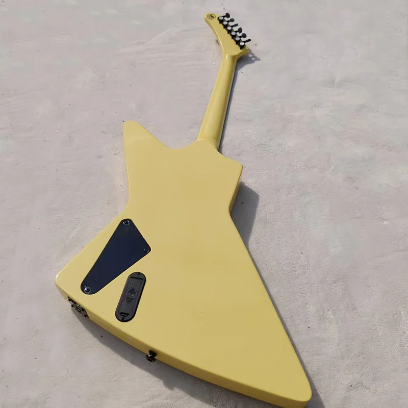 В наличии электрогитара неправильной формы активный звукосниматель EMG