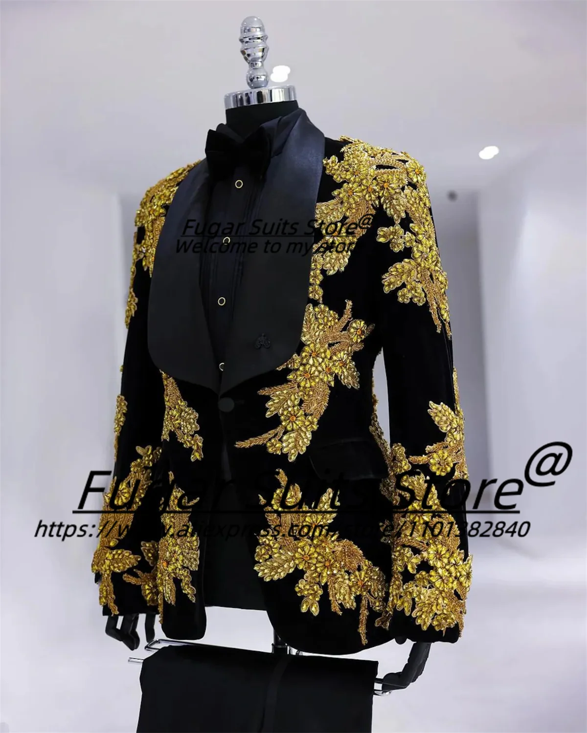 Роскошные мужские костюмы с золотистой вышивкой облегающие отложным воротником