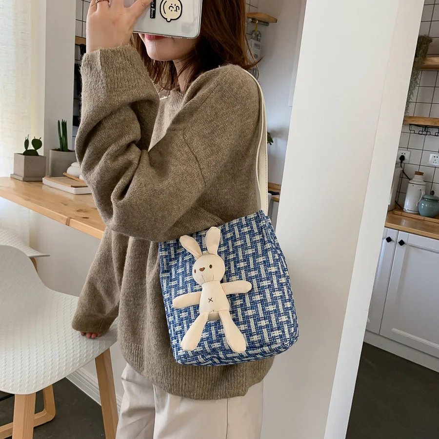 

Plaid shoulder bag female 2022 new Korean version of the student woven shoulder bag cute rabbit bucket messenger bag