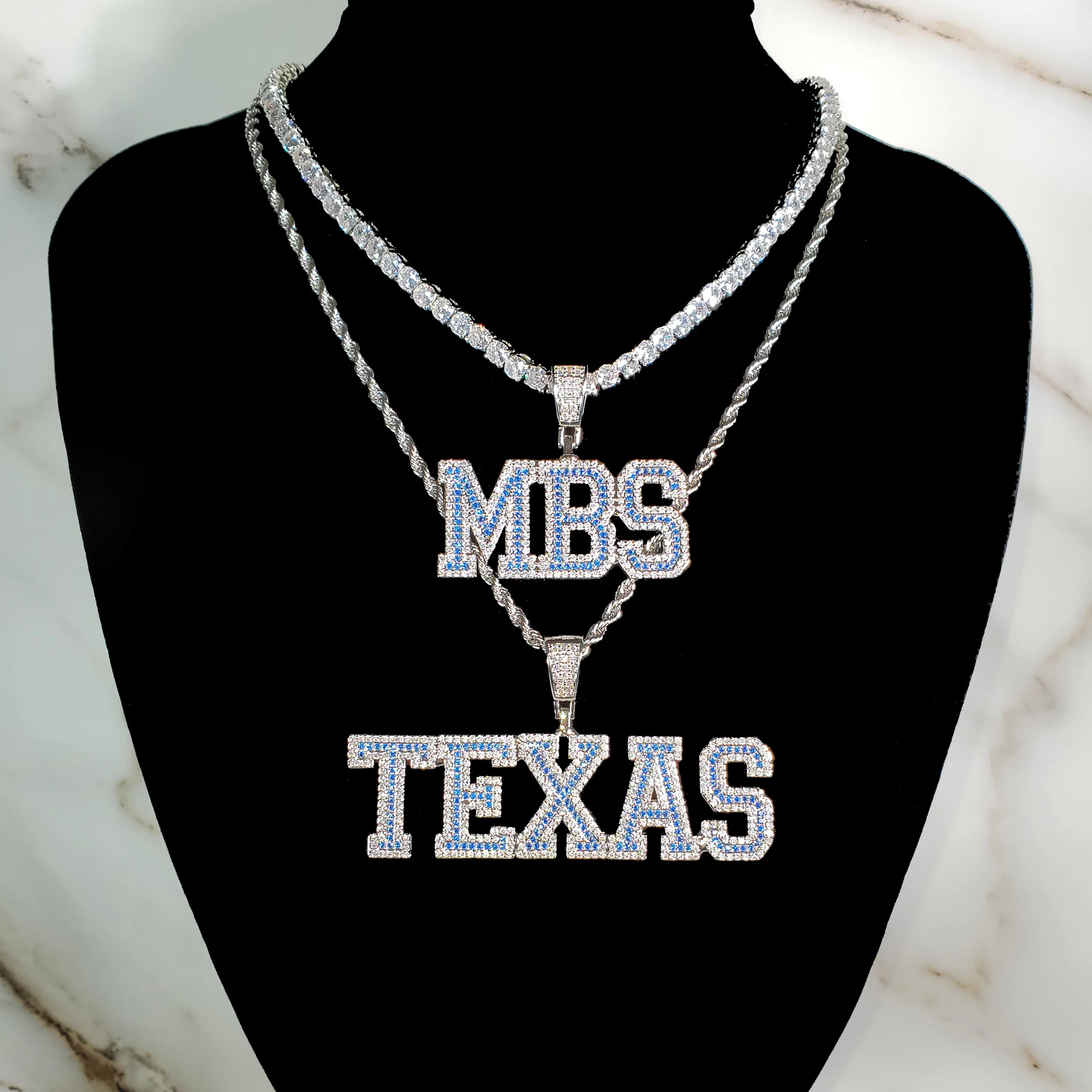 Подвеска со сверкающими синими камнями буквами на заказ именное ожерелье с