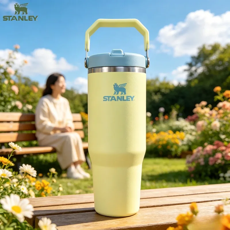 Фото Термос Stanley IceFlow Series 30oz Pomelo Yellow с откидной крышкой и соломинкой, из нержавеющей стали, с защитой от проливания, для велосипедных прогулок №3