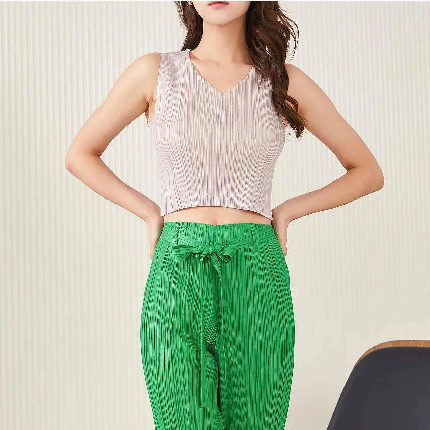 

Miyake Style Pleated Short Top Women 2023 Summer Wrinkle Refreshing Fashion V-neck All-Matching Commute Vest Inner Match T-shirt