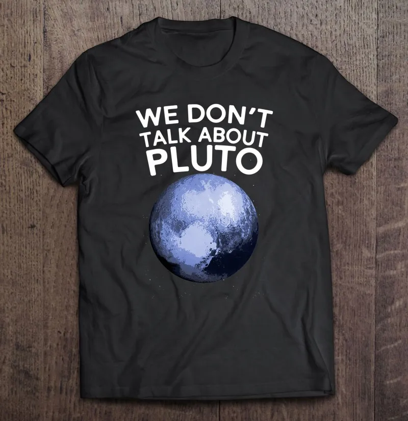 

Футболка с надписью «We't Talk About Pluto»