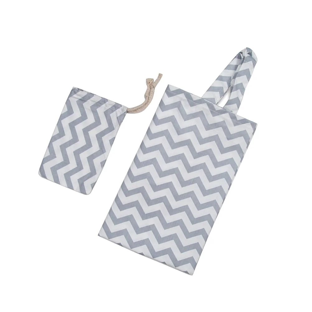 

1PC Breastfeeding Towel Cotton Baby Nursing Cover Feeding Shawl with Storage Bag for Outdoor (Grey and White Ripple)