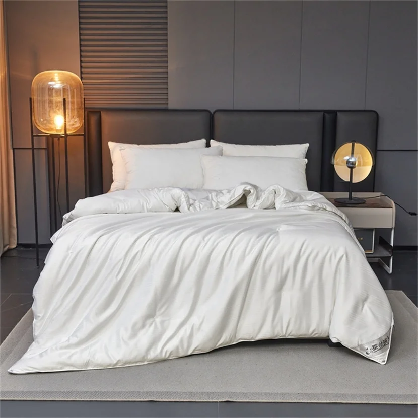 Фото Mulberry Silk Quilt with 100% Silk Filling for All Season Luxurious Breathable Comfort Natural Silk Comforter with Cotton Shell №3