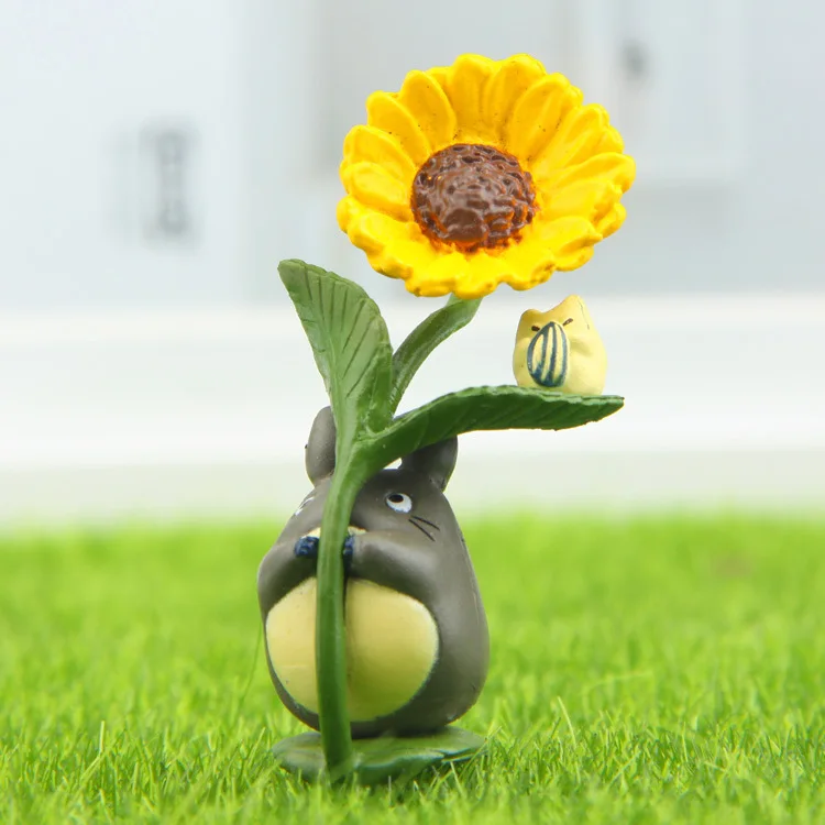 

Totoro With Leaf Figure Toy Studio Ghibli Miyazaki Hayao My Neighbor Totoro PVC Action Figures Collection Model Doll Kid Toy