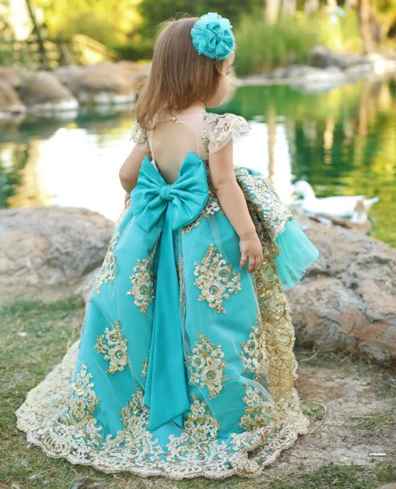 

Кружевное платье принцессы с цветочной аппликацией для первого причастия