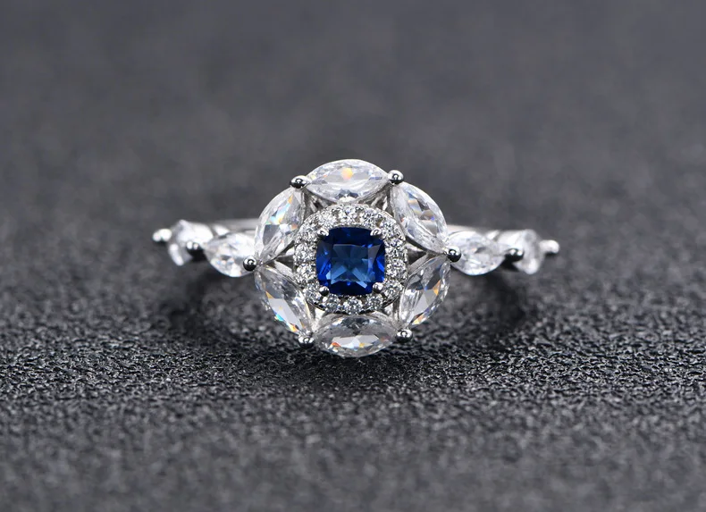 

Кольцо женское из серебра 925 пробы с цветными сакокристаллами, 4 мм